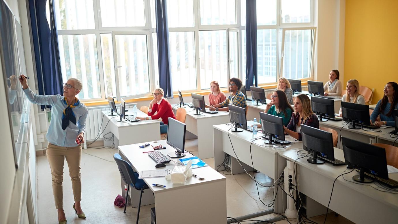 «Εκπαιδευτικοί – Διαμορφωτές της Αλλαγής» ΕΥΡΩΠΑΪΚΟ ΠΡΟΓΡΑΜΜΑ ΣΥΜΠΡΑΞΗΣ ΜΕ ΤΟΥΣ ΠΟΛΙΤΕΣ Συνεργασία του Ιδρύματος Universitas (Universitas Foundation) και του Παιδαγωγικού Ινστιτούτου Κύπρου